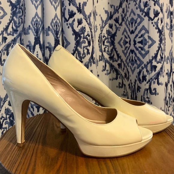 Vince Camuto Ashlynn Cream Peep Toe Pump… - Picture 4 of 8